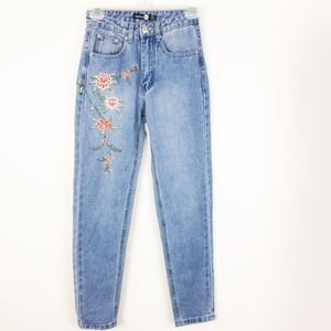 Vintage High Rise Mom Jeans Sz 4 with Florals